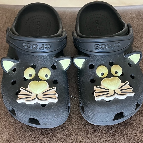 Kids Crocs Size 11 | Glow-in-the-Dark Black Cat Clog Shoes - Picture 2 of 9